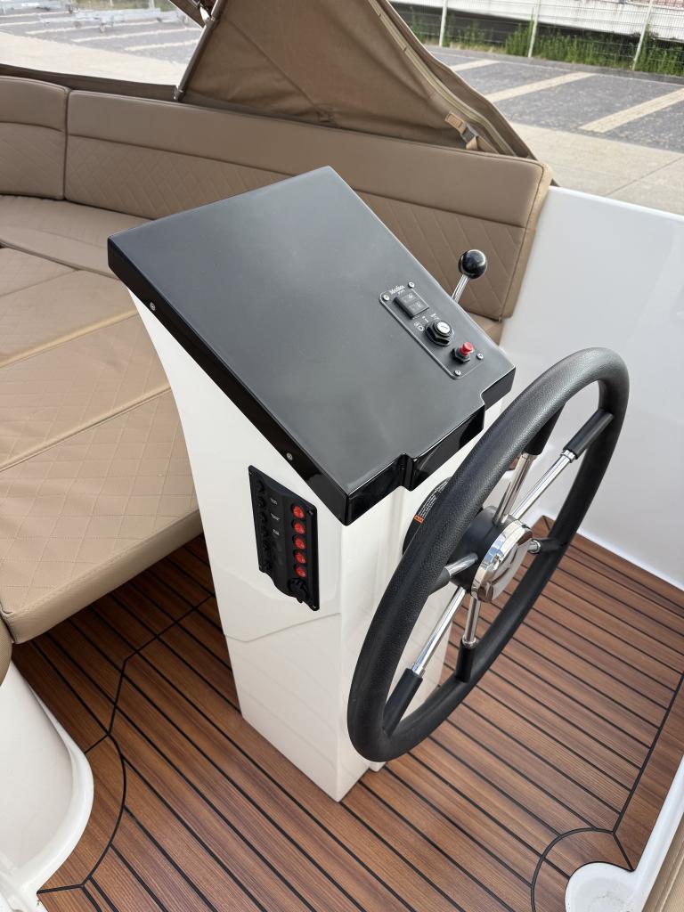 Maxima 600 met Honda 20 pk