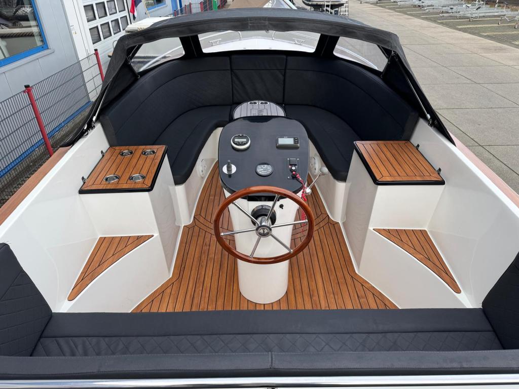 Maxima 720 met Honda 50 pk