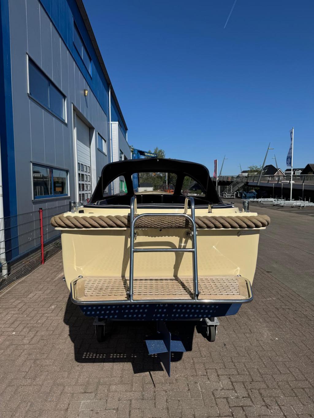 Antaris 630 Lounge met Vetus 25pk