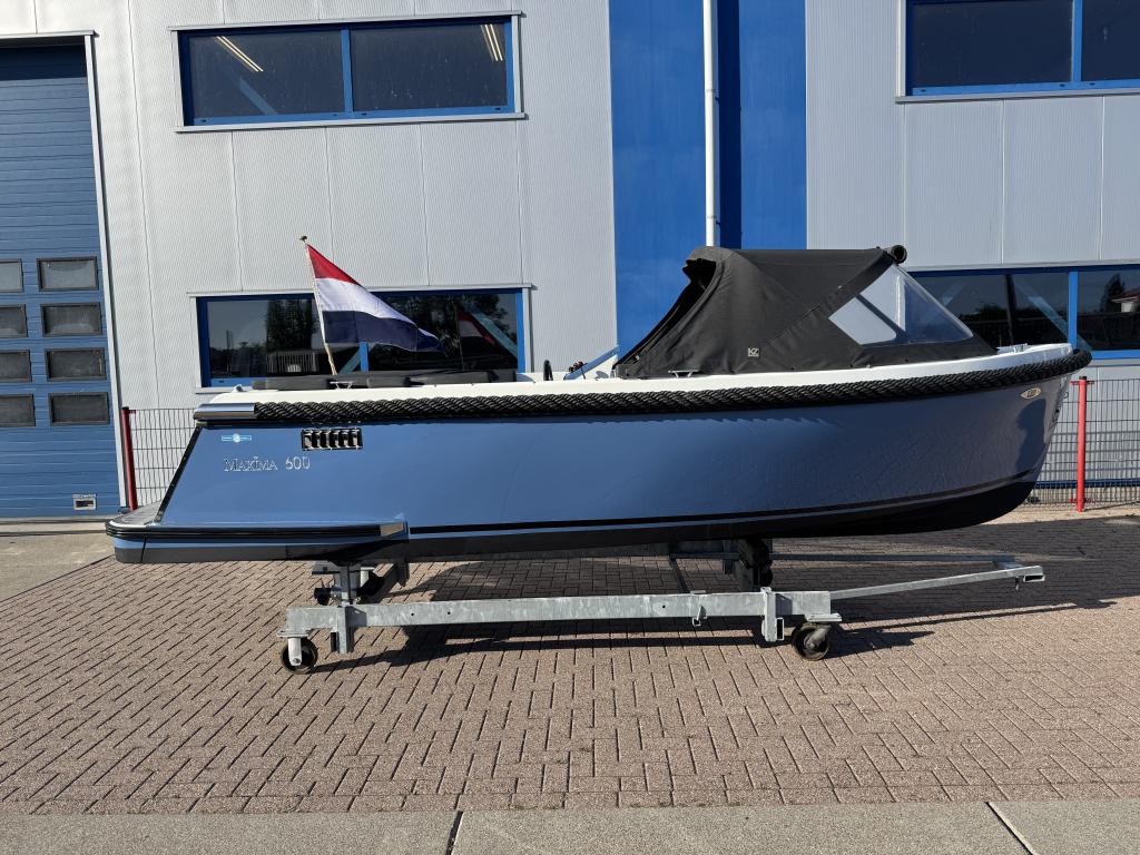 Maxima 600 met Honda 20 pk