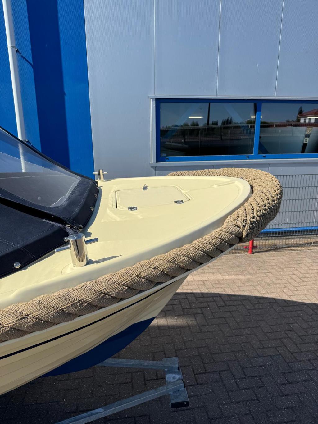 Antaris 630 Lounge met Vetus 25pk