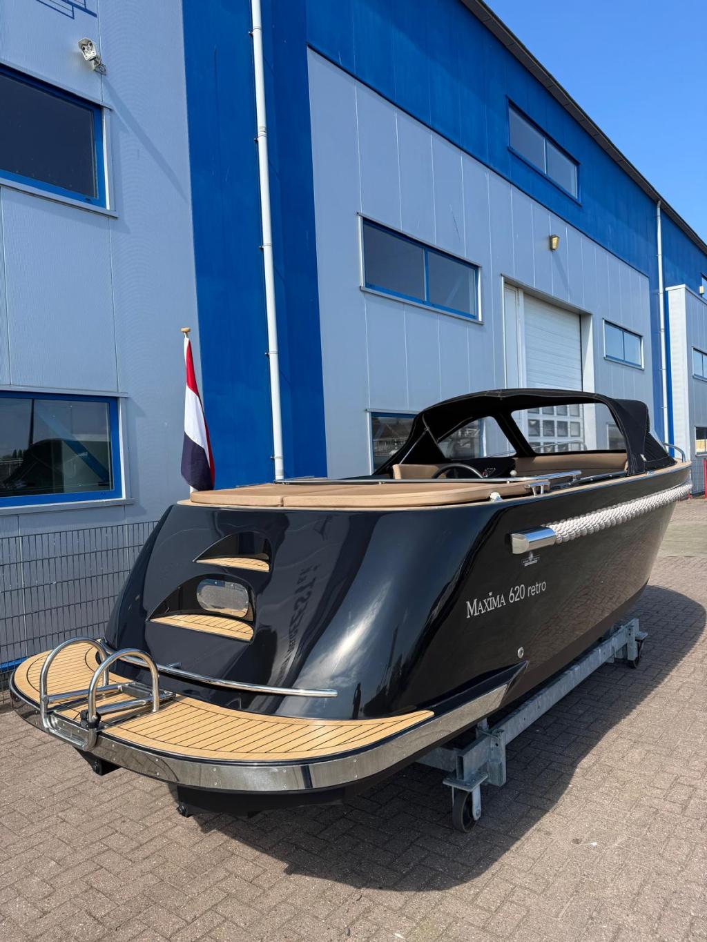 Maxima 620 met Suzuki 30pk