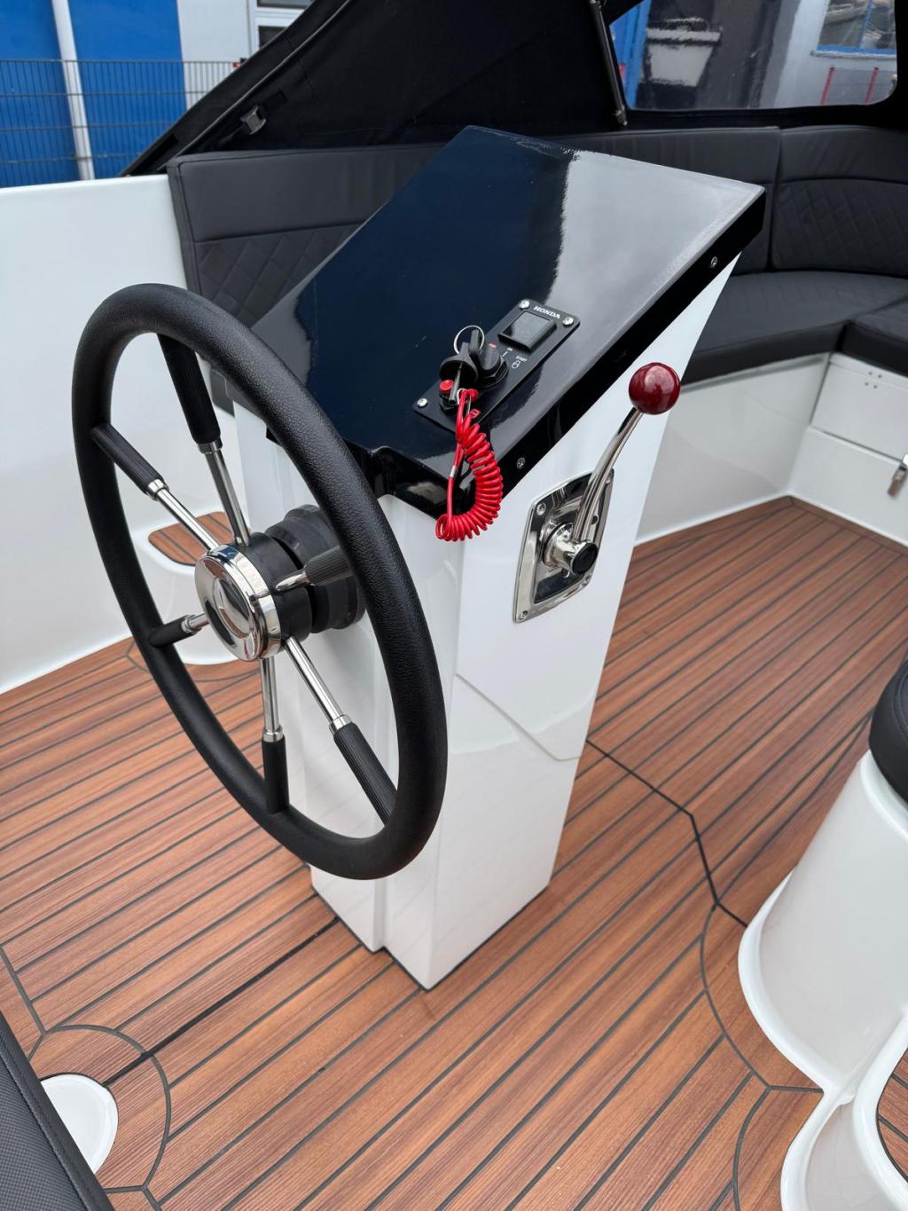 Maxima 600 met Honda 20 pk