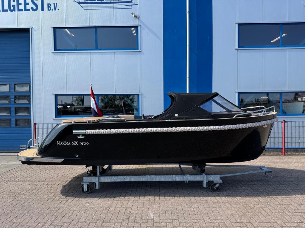 Maxima 620 met Suzuki 30pk