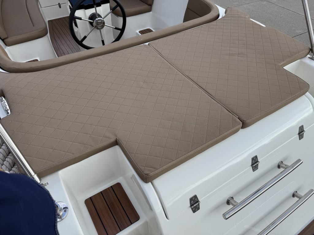 Maxima 600 met Honda 20 pk