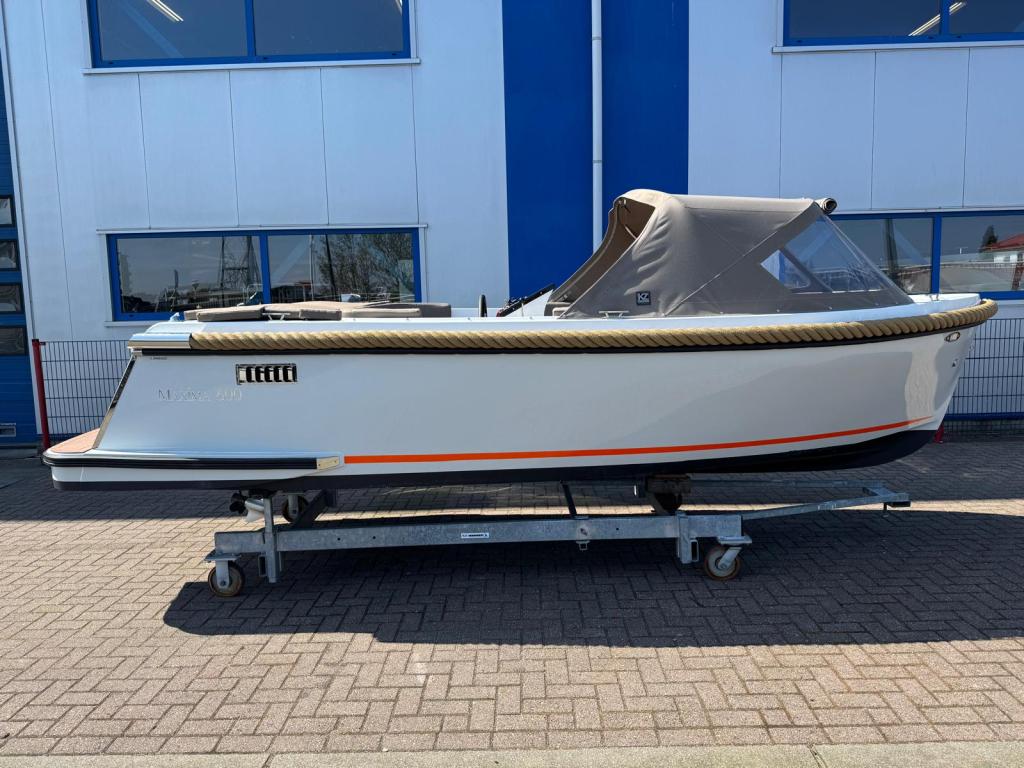 Maxima 600 met Honda 20pk