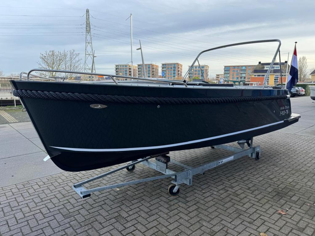 Maxima 720 met Honda 135 pk