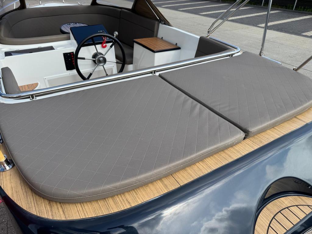 Maxima  620 Retro met Suzuki 30 pk