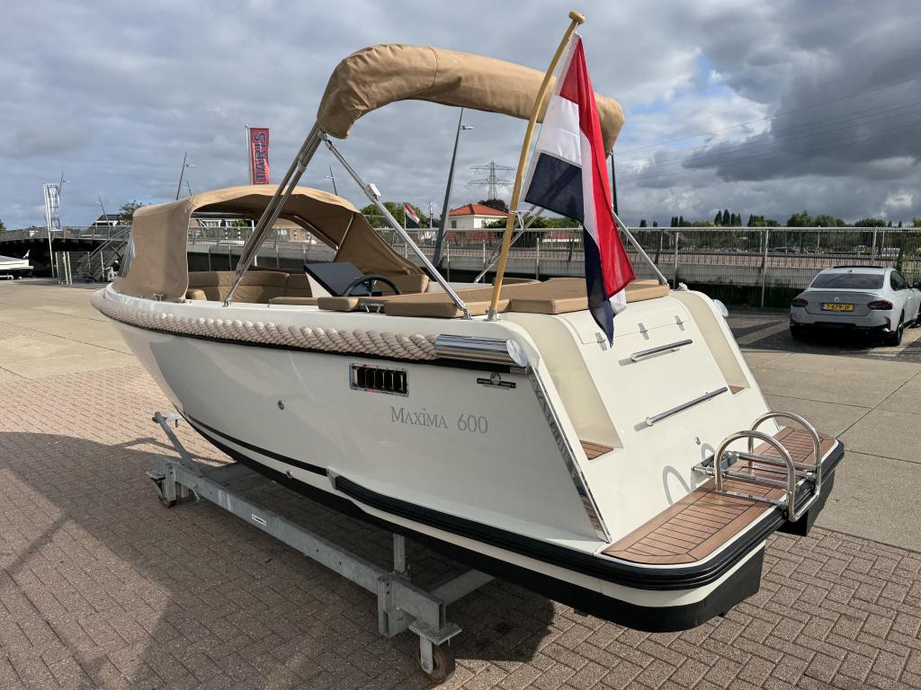 Maxima 600 met Honda 20 pk