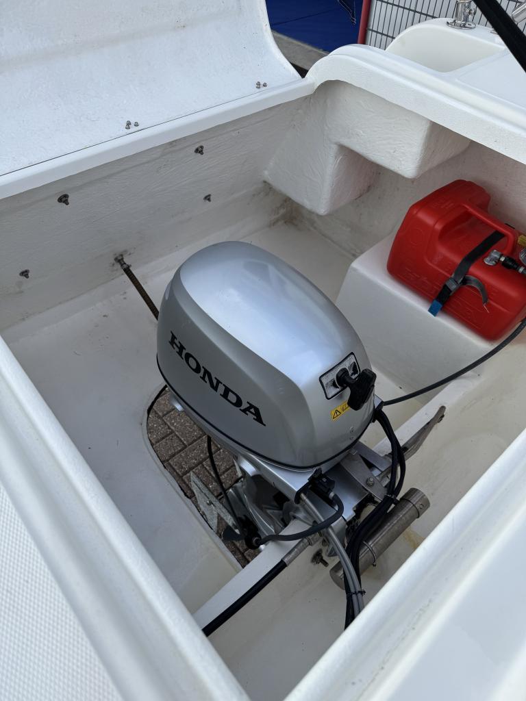 Maxima 600 met Honda 20 pk