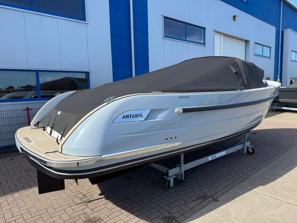 Antaris Seventy5 met Vetus 52pk
