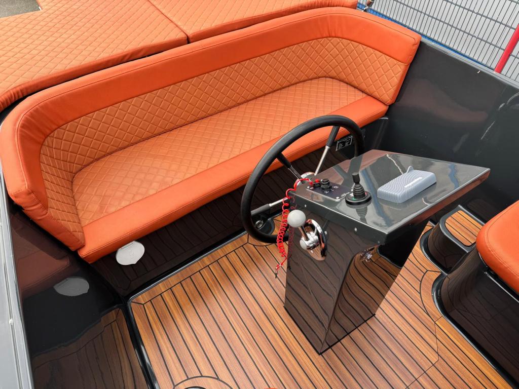 Maxima 600 met Suzuki 30 pk