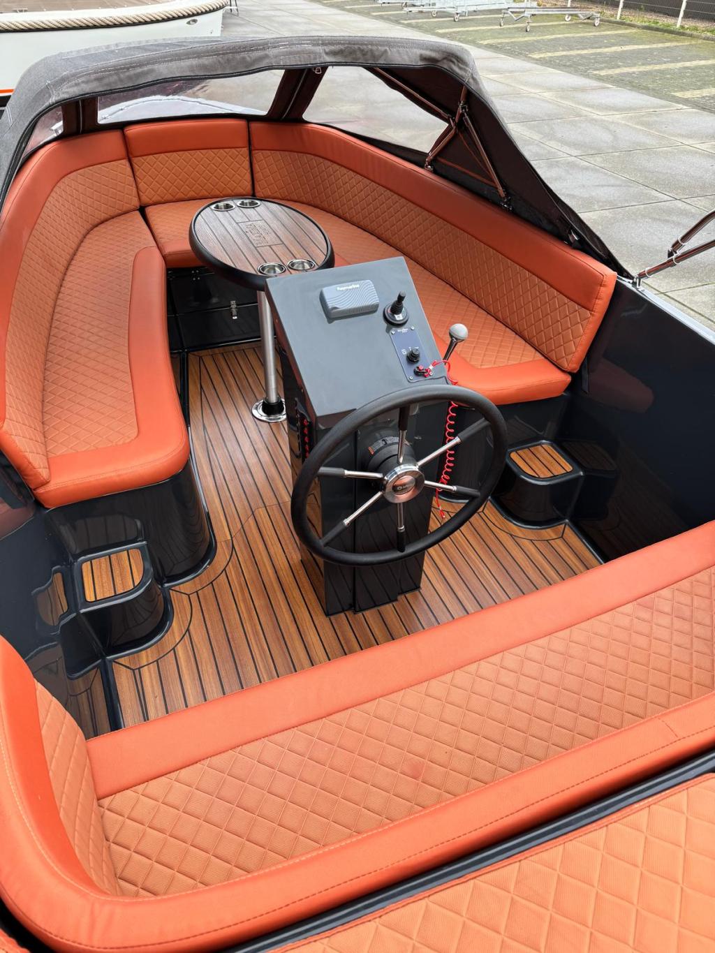 Maxima 600 met Suzuki 30 pk