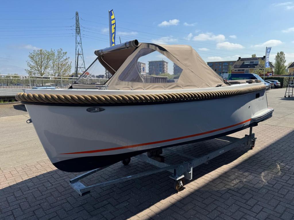 Maxima 600 met Honda 20pk