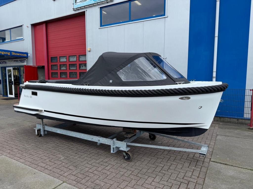 Maxima 600 met Honda 20 pk