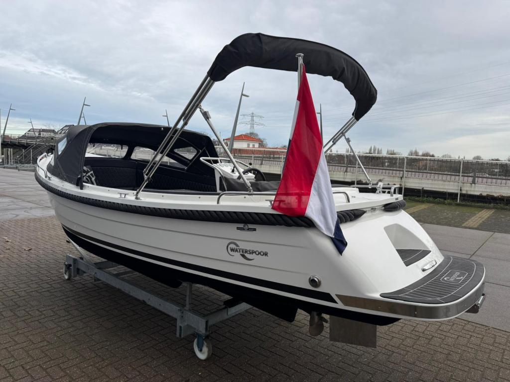 Waterspoor 707 met Vetus 33 pk