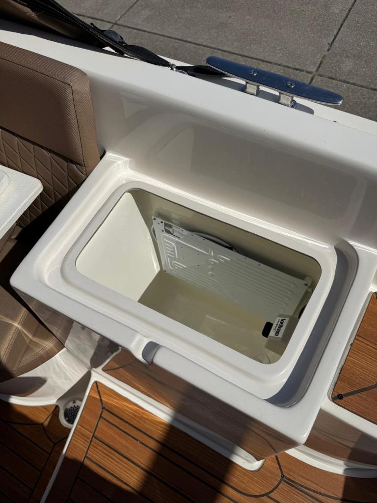 Primeur 715 Tender met Suzuki 40 pk