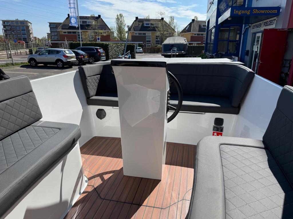 Maxima 600 met Honda 20 pk