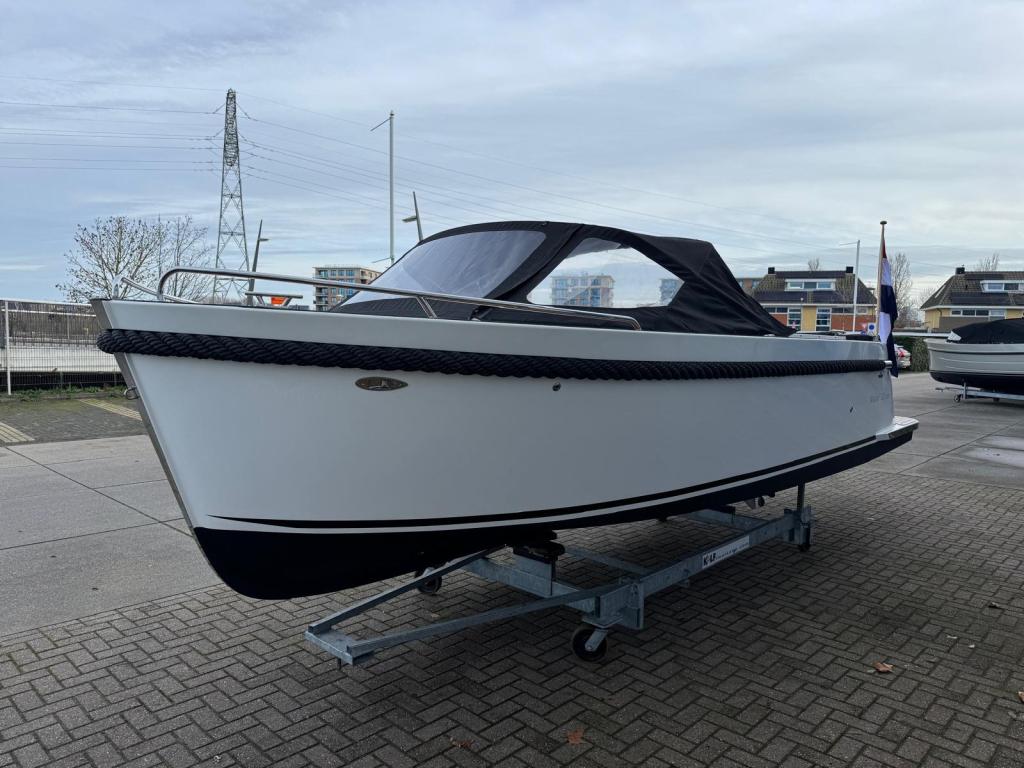 Maxima 720 met Honda 50 pk