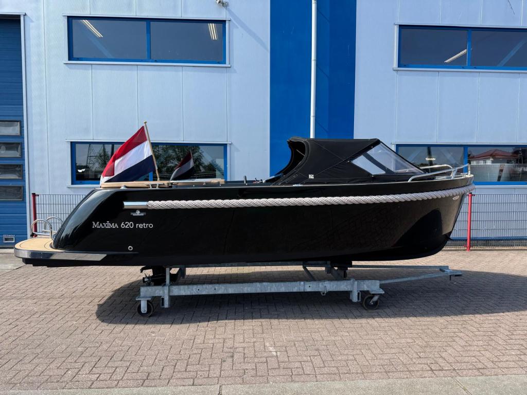 Maxima 620 met Suzuki 30pk