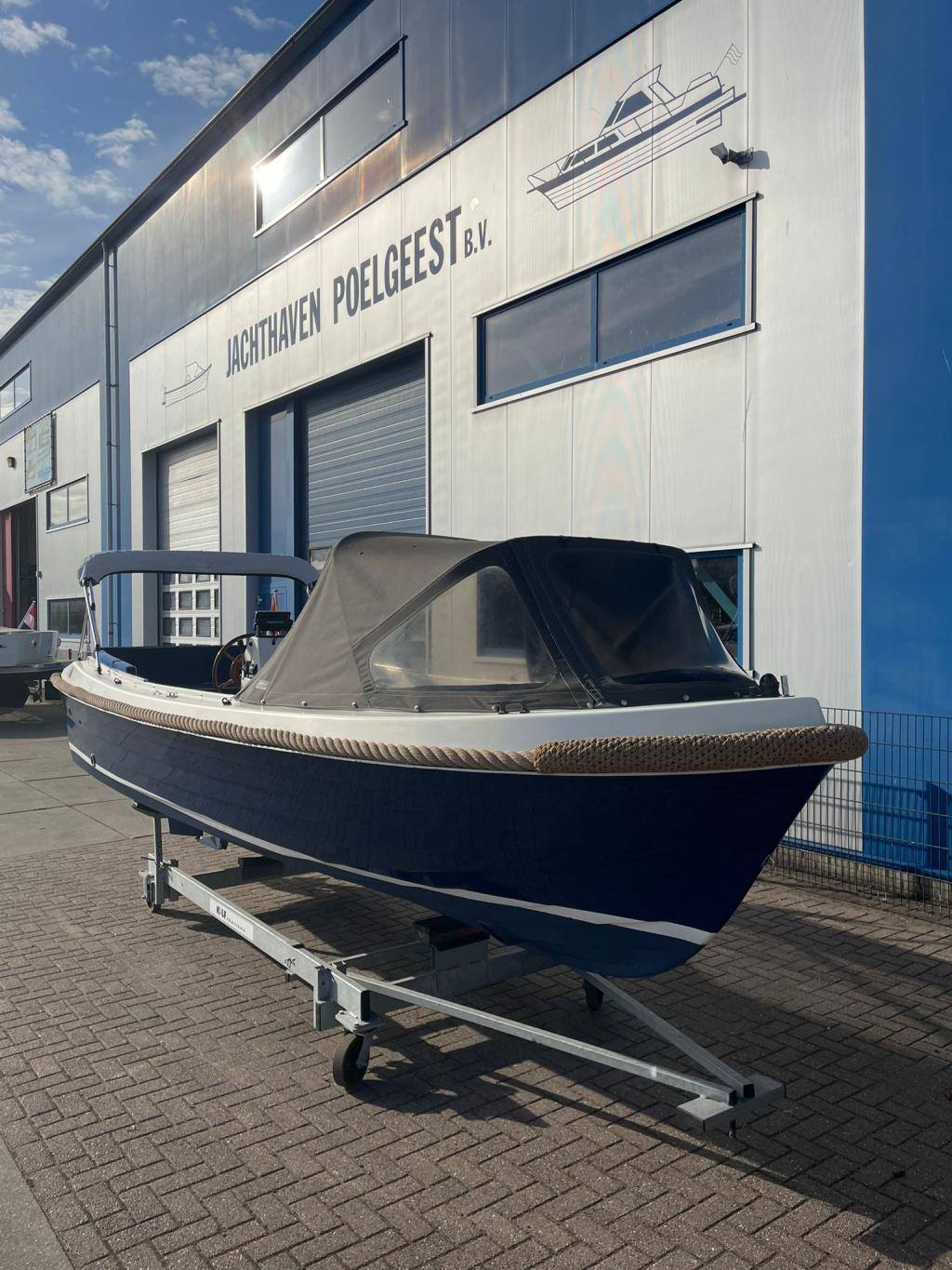 Classic 620 met Vetus 16 pk