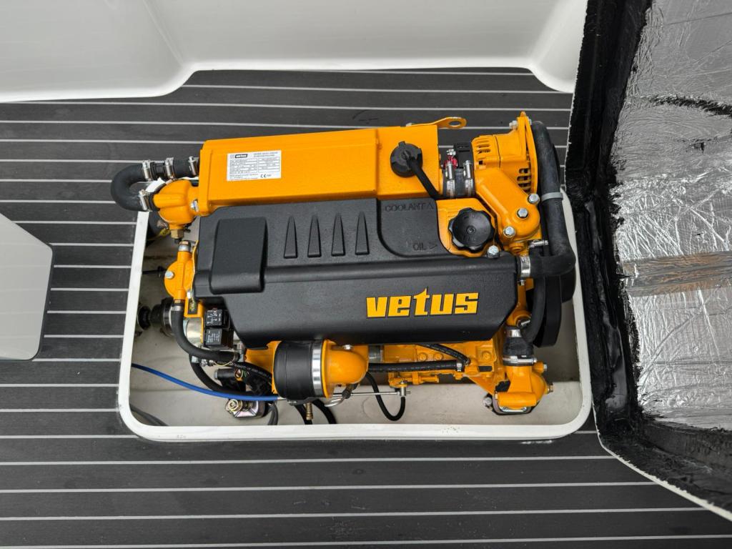 Waterspoor 707 met Vetus 33 pk