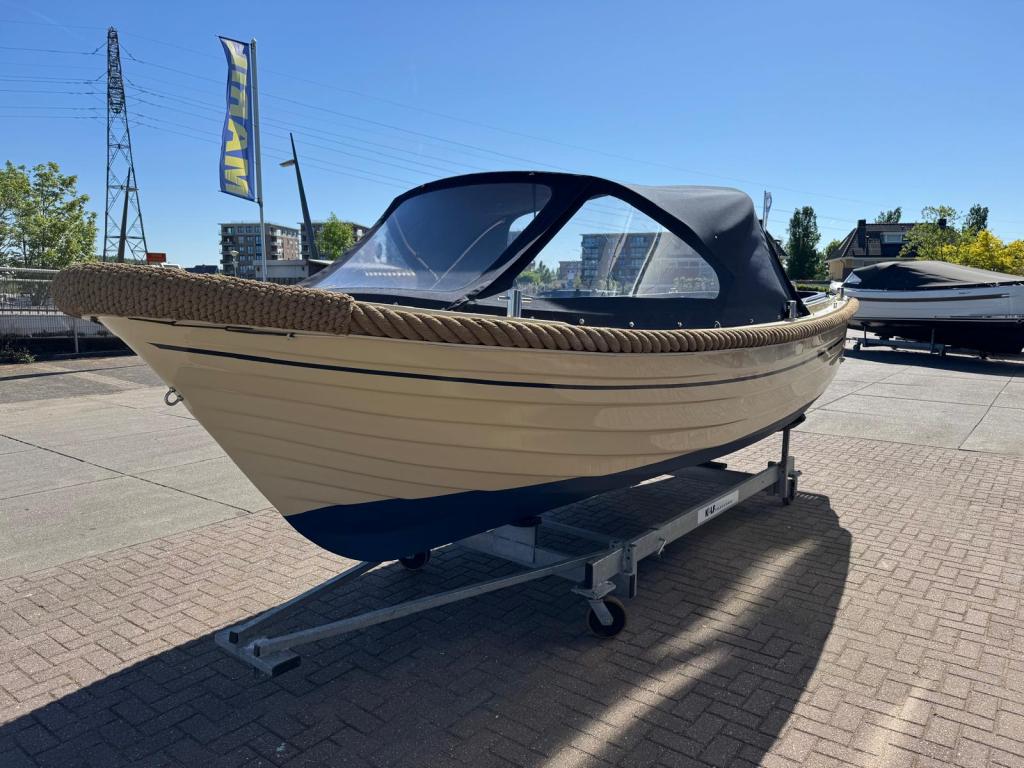 Antaris 630 Lounge met Vetus 25pk