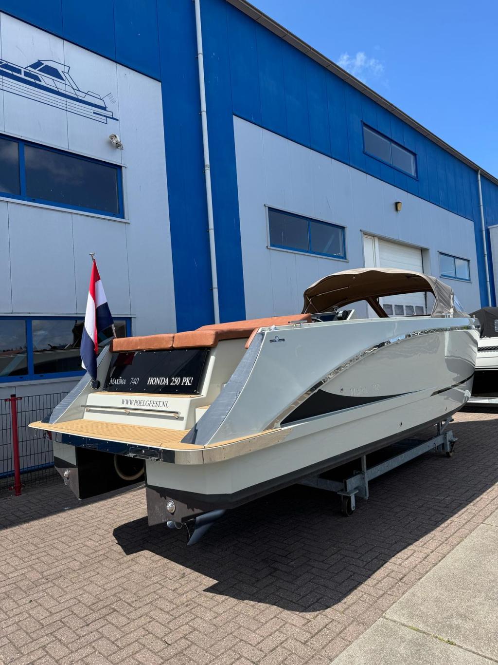 Maxima 740 met Honda 250pk - DEMO