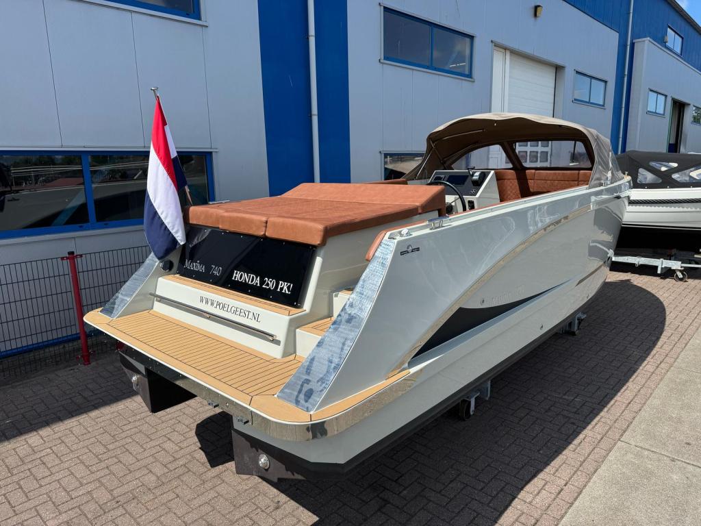 Maxima 740 met Honda 250pk - DEMO