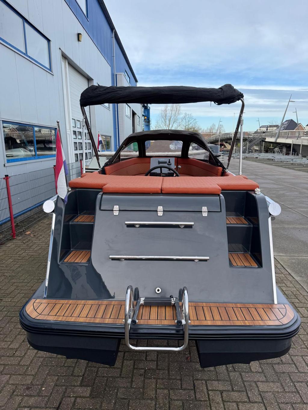 Maxima 600 met Suzuki 30 pk