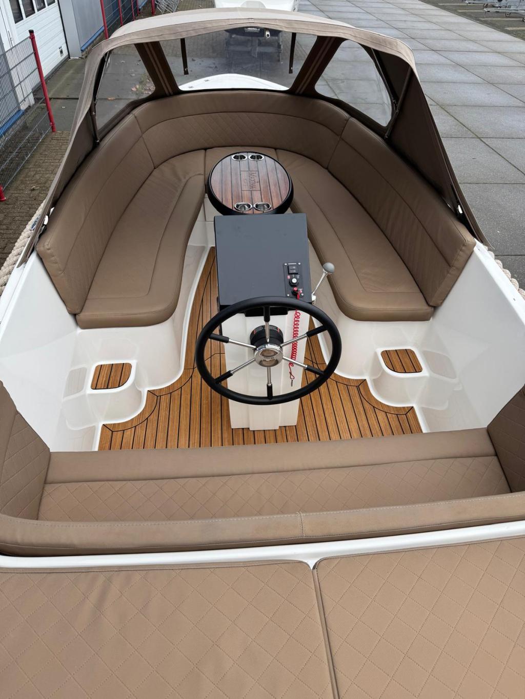 Maxima 600 met Honda 20 pk