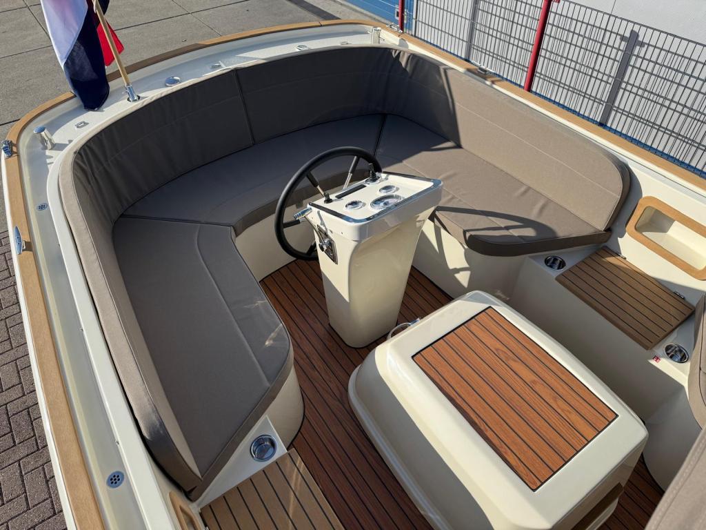 Antaris Fifty5 met Vetus 27 pk