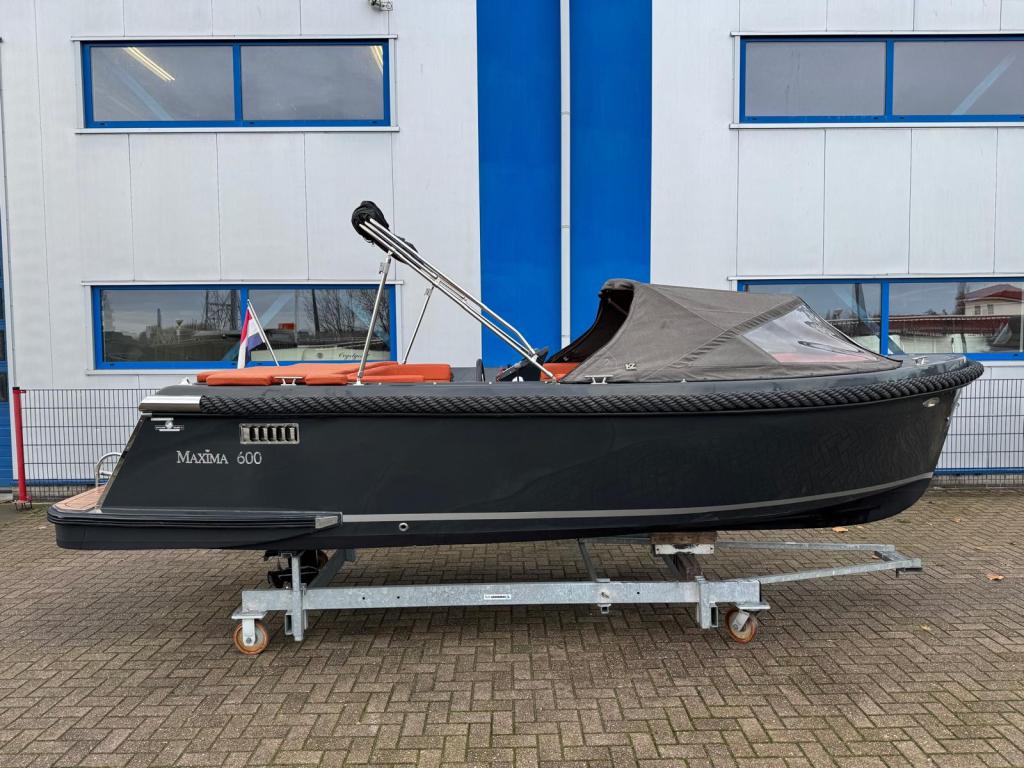 Maxima 600 met Suzuki 30 pk