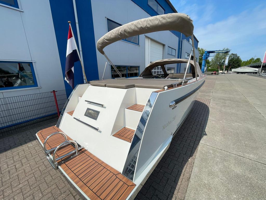 Maxima 730 met Honda 30pk