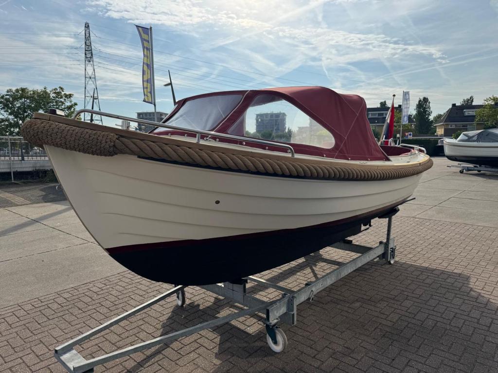 Maril 625 met Vetus 25 pk
