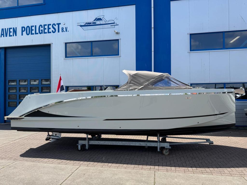Maxima 740 met Honda 250pk - DEMO