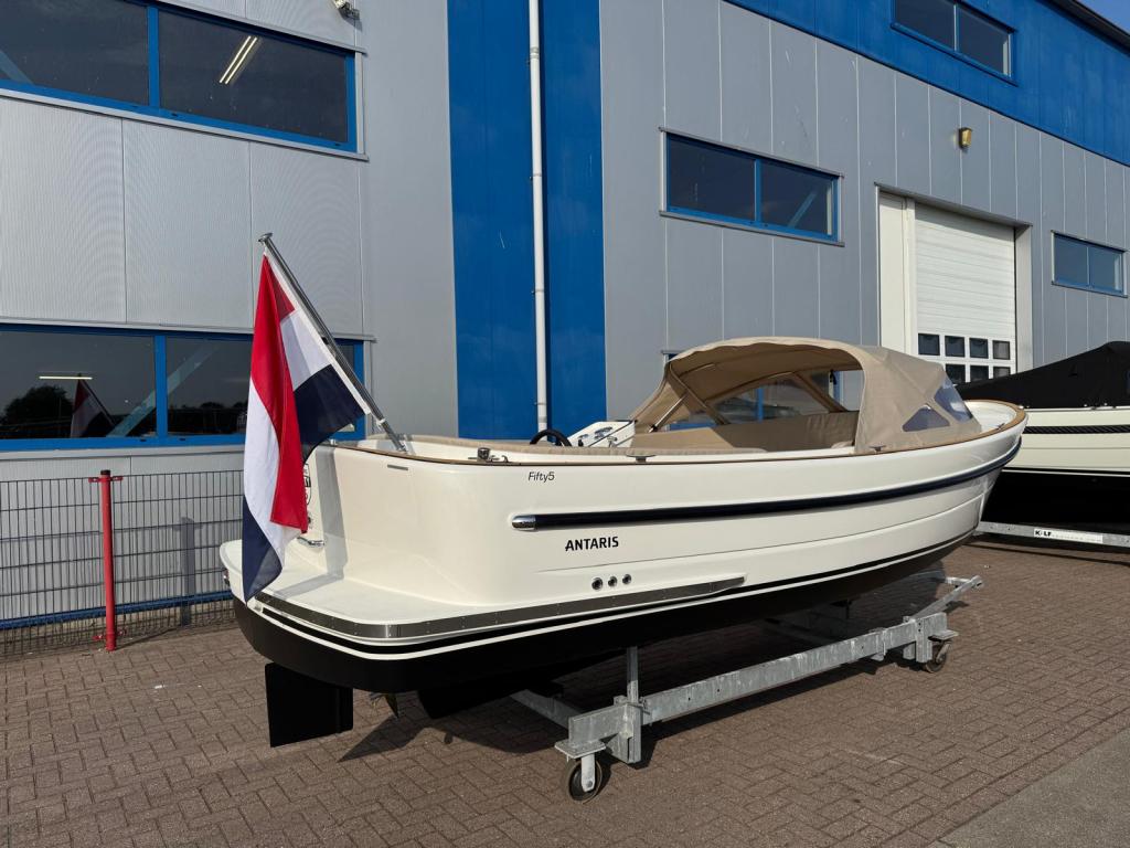 Antaris Fifty5 met Vetus 27pk