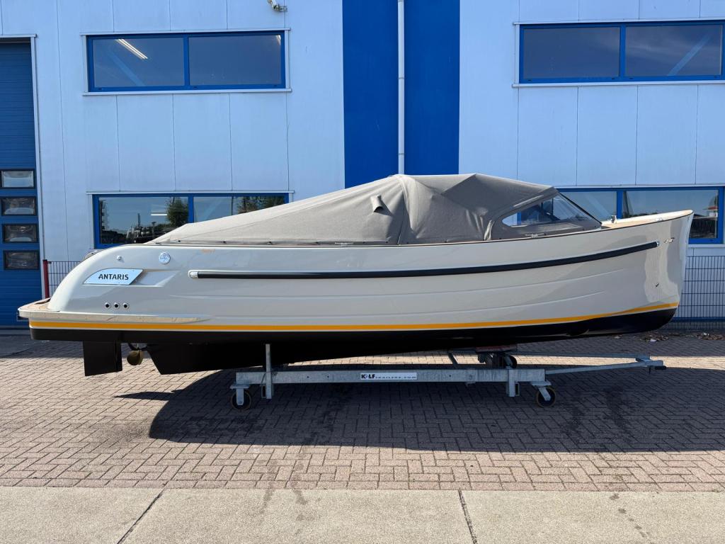 Antaris Sixty7 met Vetus 42 pk