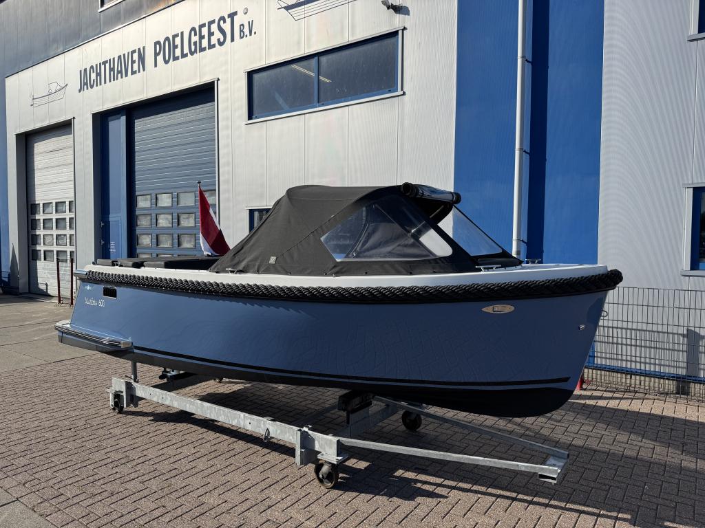 Maxima 600 met Honda 20 pk