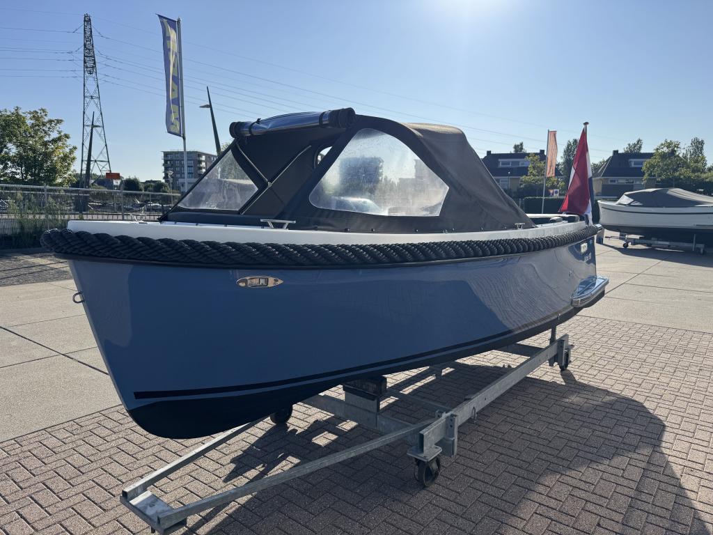 Maxima 600 met Honda 20 pk