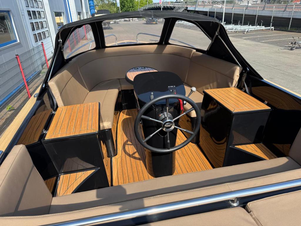 Maxima 620 met Suzuki 30pk