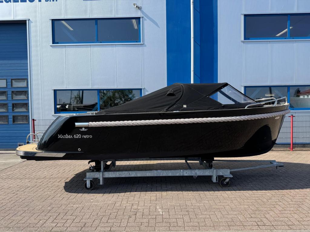 Maxima 620 met Suzuki 30pk