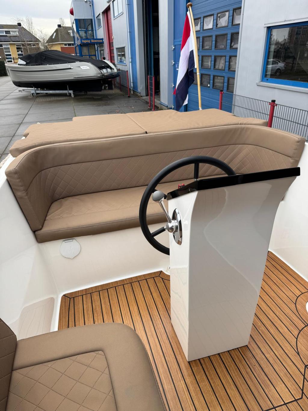 Maxima 600 met Honda 20 pk