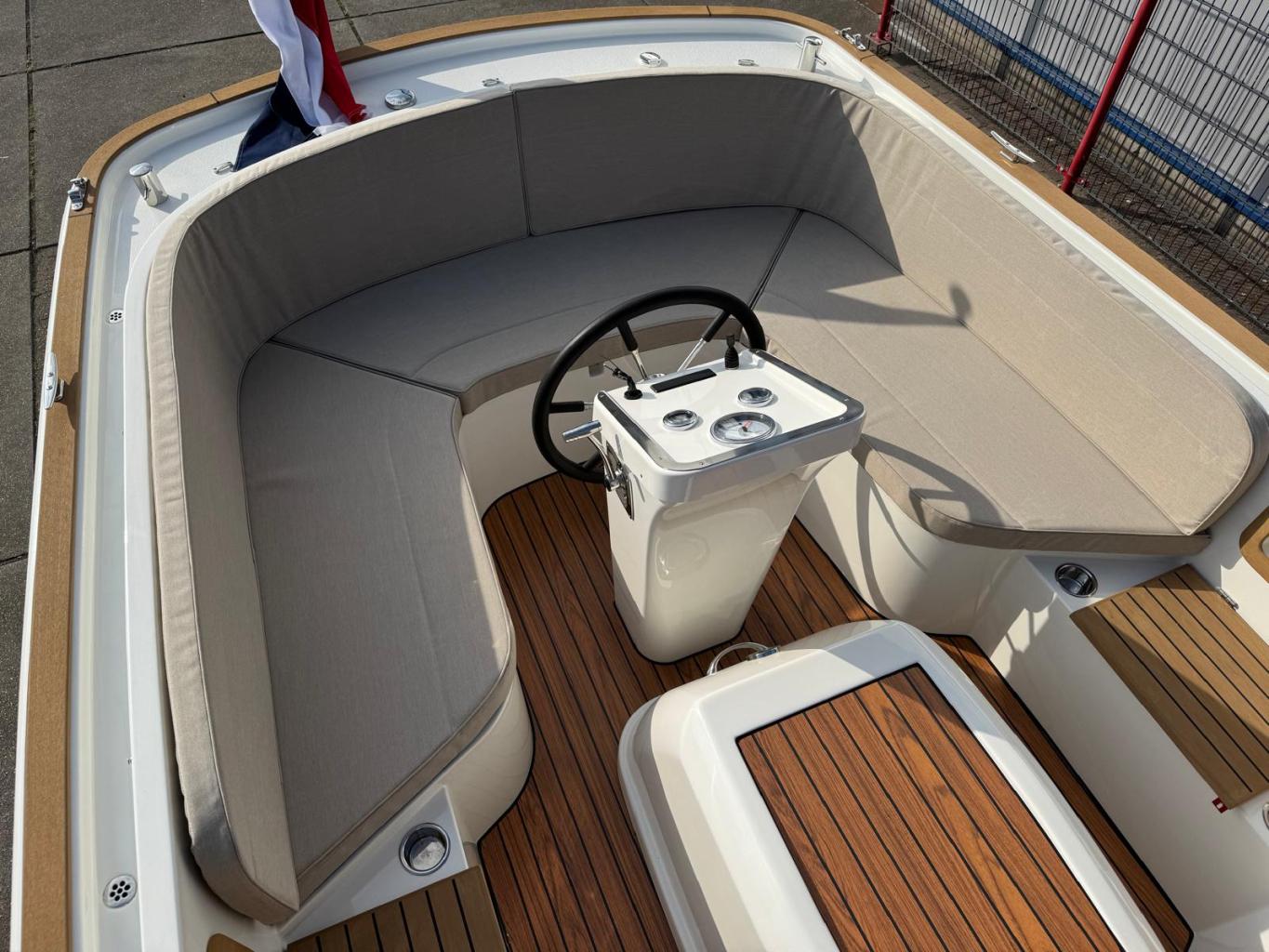 Antaris Fifty5 met Vetus 27pk