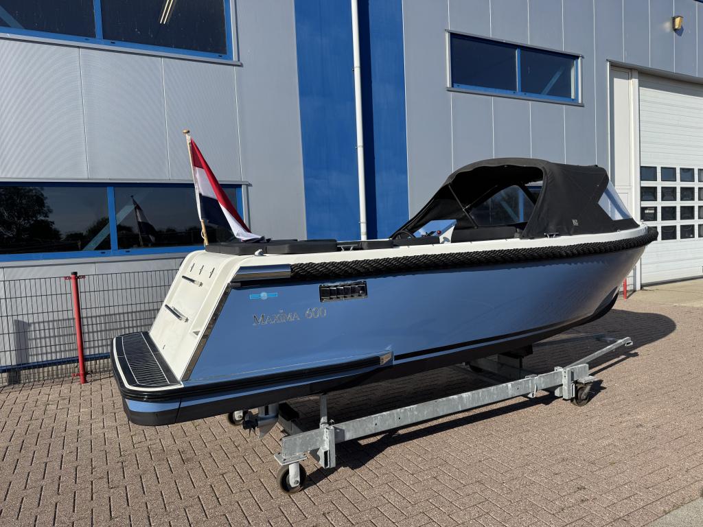 Maxima 600 met Honda 20 pk