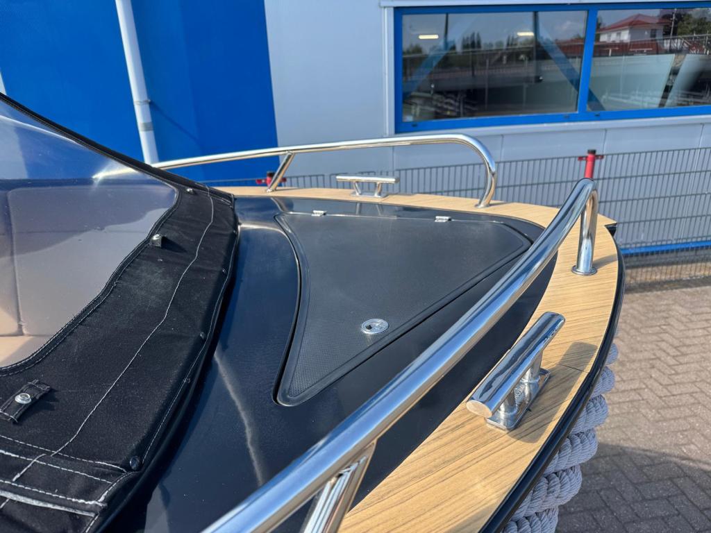 Maxima 620 met Suzuki 30pk