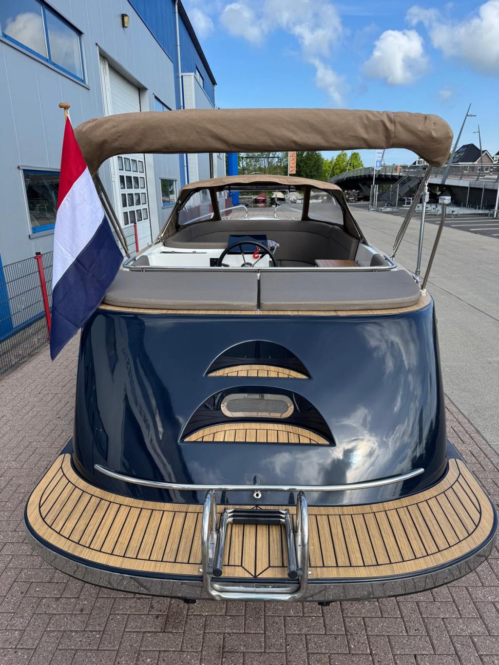 Maxima  620 Retro met Suzuki 30 pk