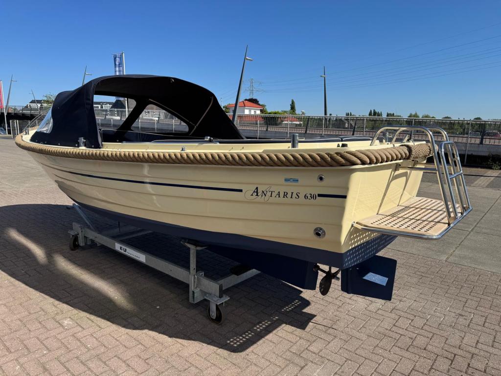 Antaris 630 Lounge met Vetus 25pk