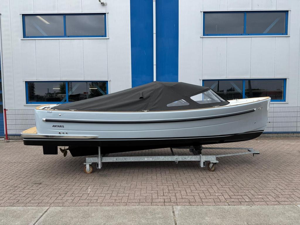 Antaris Fifty5 met Vetus 27pk