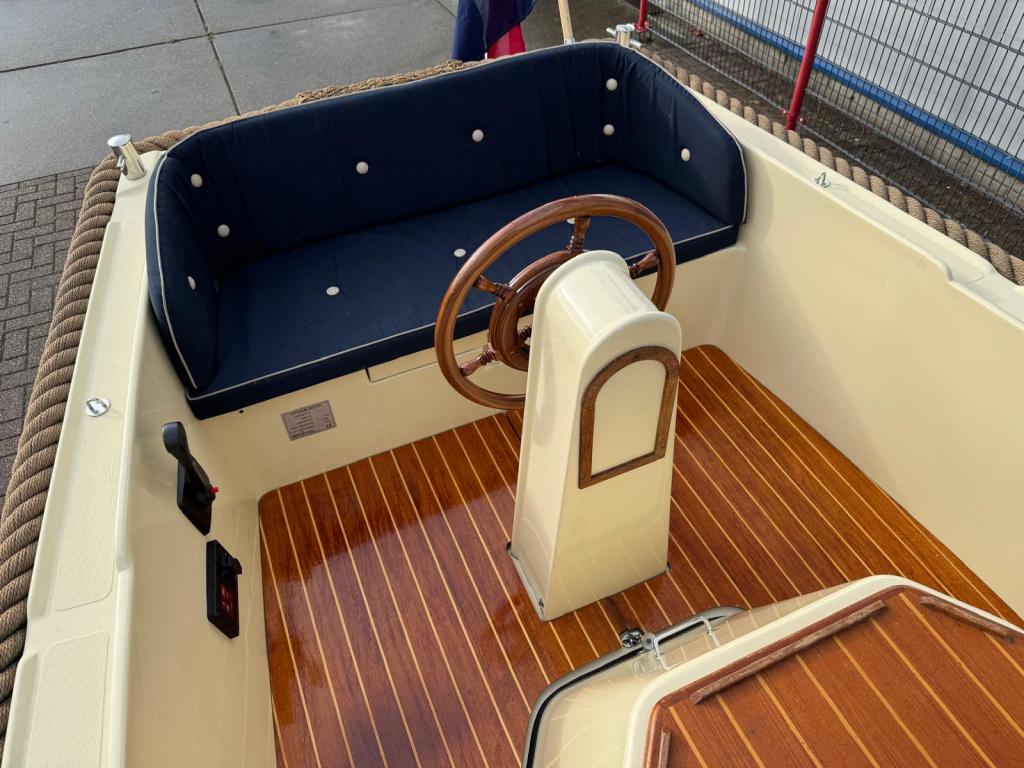 Antaris 520 met Vetus 11pk